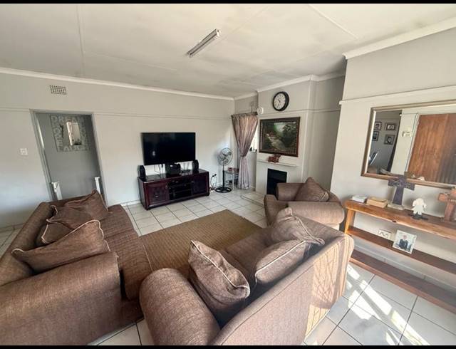 3 BEDROOM HOUSE FOR SALE IN VANDERBIJLPARK CE 1